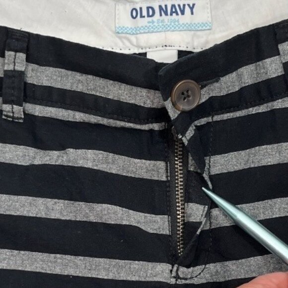 Old Navy Striped Cotton Shorts Black Gray Flat Front Zip Up Belt Loops Size 4 - Picture 3 of 15